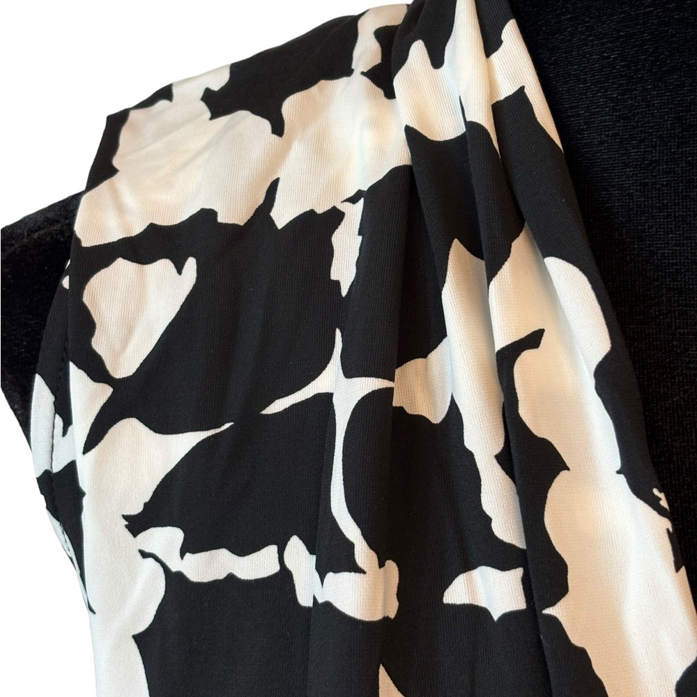 BCBGMAXAZRIA Black & White Stretch Ruched Dress - Picture 5 of 10
